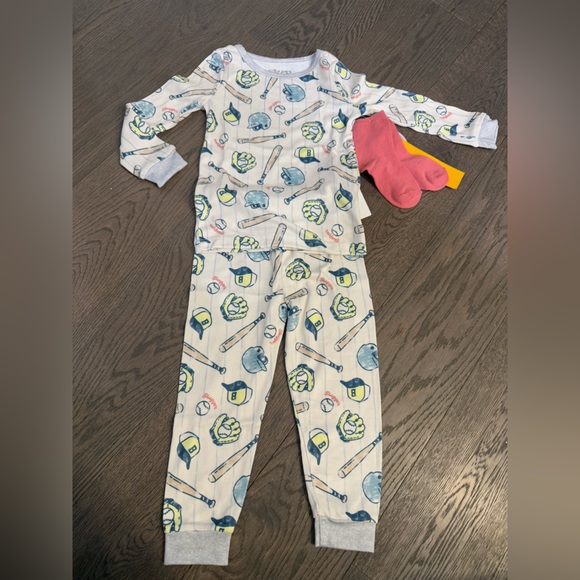 Sleep On It Other - Sleep On It Kids Baseball Print Two -Piece Pajamas + a pair of socks!  NWT 3T